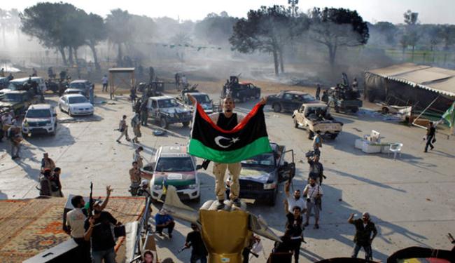 مقاتلو المجلس الوطني الانتقالي يقتربون من سرت
