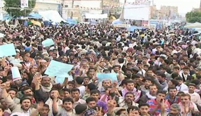 تظاهرات ترفض عرض صالح وتطالب بالحسم الثوري