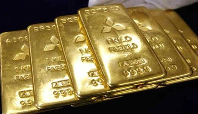 الذهب ينخفض 1 % بفعل آمال في حل أزمة الديون الاوروبية