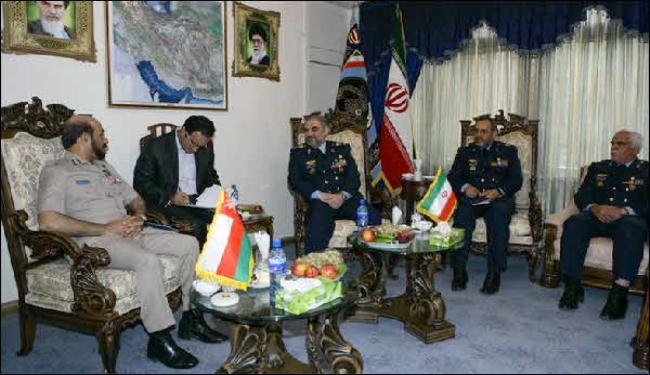 ايران وعمان تعززان التعاون العسكري