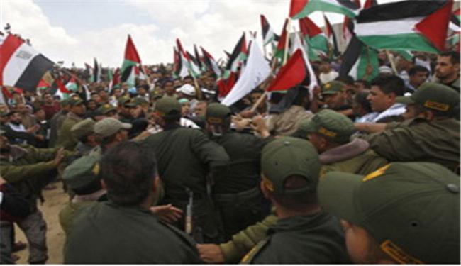 فلسطينيون يرشقون موكب دبلوماسي أميركي بالأحذية
