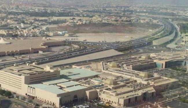 طوفان المنامة يطوق أحياء مهمة بالمنامة
