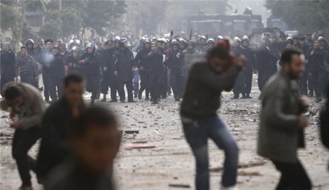 آلاف المصريين يتظاهرون بميدان التحرير وسط القاهرة