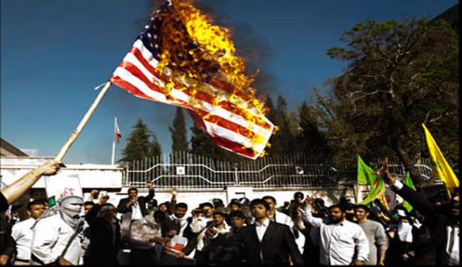 تجمع طلابي في طهران ضد قمع المحتجين باميركا