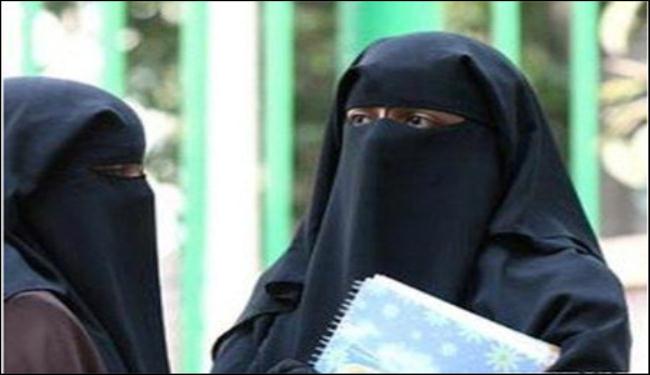 200 شخص يقتحمون كلية بتونس دفاعا عن طالبة منقبة