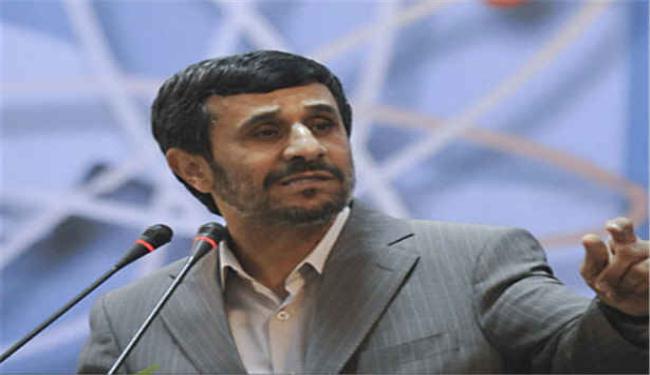 الرئيس الايراني يحذر من مؤامرات تستهدف الثورة المصرية