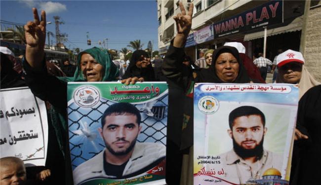 بدء الافراج عن 477 أسيرا فلسطينيا بينهم 27امرأة