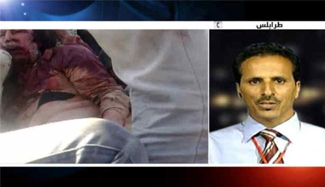 جثة القذافي تسلم للقذاذفة وتدفن في سرت دون تحديد