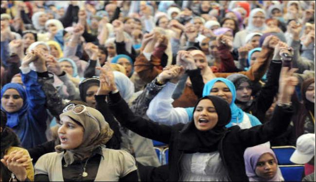 مغاربة يحتجون على الانتخابات واندلاع عنف في الرباط