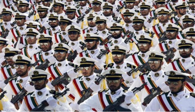 القوة البحرية الايرانية تصون الحدود بقوة واقتدار