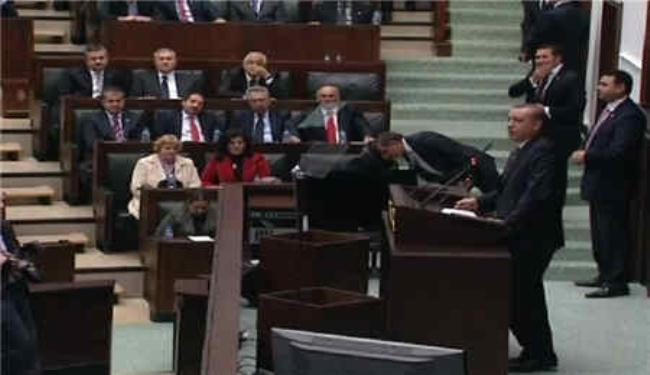 المعارضة تحمل حكومة أردوغان مسؤولية التوتر مع سوريا