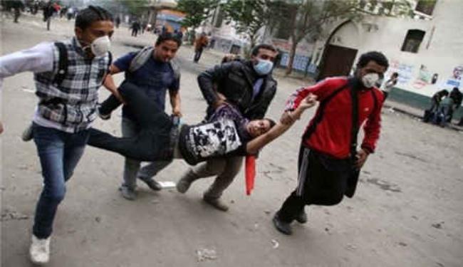 مواجهات عنيفة بين المتظاهرين والامن بالتحرير