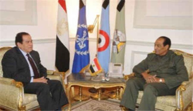 الجنزوري يؤكد ممارسة صلاحياته كاملة والمتظاهرين يرفضونه