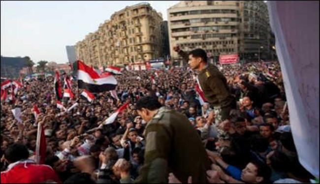 متظاهرون يقترحون البرادعي رئيسا لحكومة جديدة