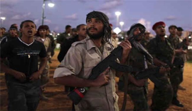 الحكومة الليبية تعد بنزع السلاح من طرابلس