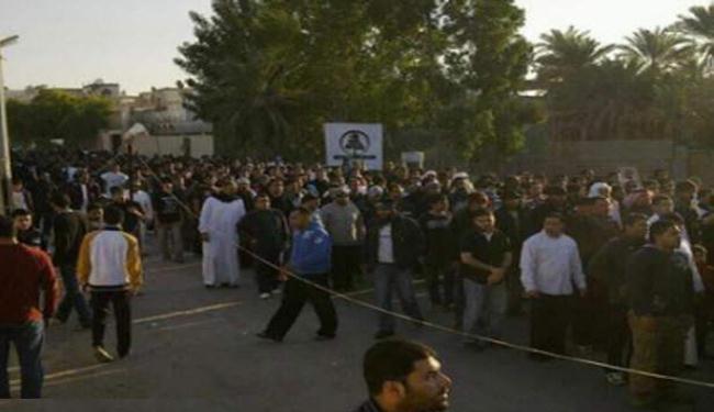 مشاركون بموكب الوفاء 3 بالقطيف يتضامنون مع المعتلقين