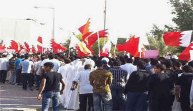 الاف البحرينيين يشاركون بمسيرة تابين الشهيد القصاب