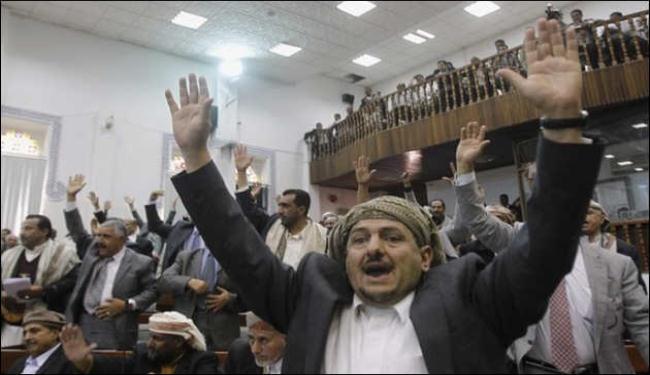 احتجاجات اثر مصادقة برلمان اليمن على قانون الحصانة