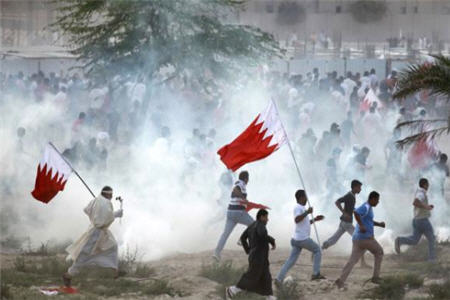 دستگيري عوامل العربيه بدست انقلابيون بحرين
