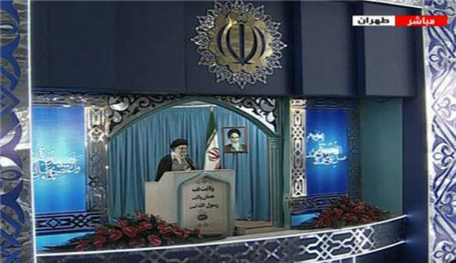 آية الله خامنئي: ايران لن تكترث بالحظر والتهديدات النفطية
