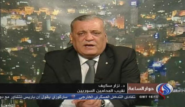بعض الاطراف بالجامعة ادوات صغيرة لتنفيذ مشروع كبير