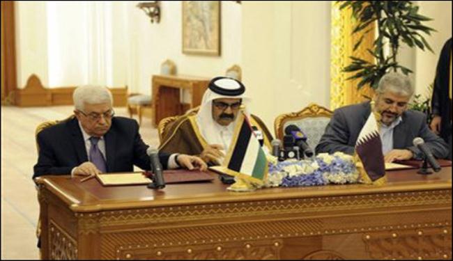 عباس ومشعل يوقعان اتفاق المصالحة الفلسطينية 