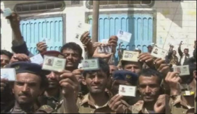 عسكريون يمنيون يحتجون على اقصائهم لاسباب طائفية