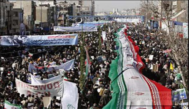 مواطنون يوقعون طوماراً بقطع النفط الايراني عن اوروبا