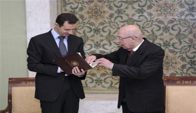 الرئيس السوري يتسلم نسخة من الدستور الجديد