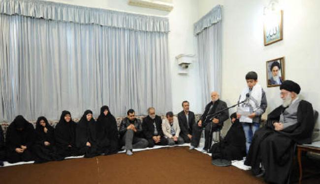قائد الثورة يستقبل عائلة الشهيد قشقائي 