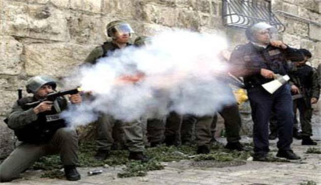 قوات الاحتلال تقتحم الاقصى وتصيب عشرات الفلسطينيين