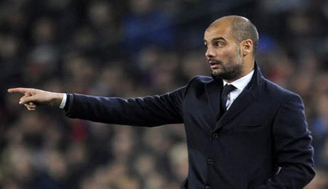 لاعبو برشلونة يسعون لإقناع جوارديولا بالبقاء