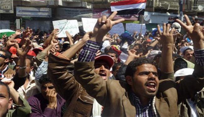 اليمنيون يطالبون بطرد السفير الاميركي من بلادهم
