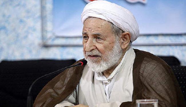 آية الله يزدي يدلي بصوته في الانتخابات التشريعية 
