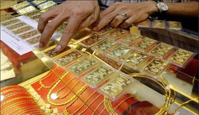 الذهب يختم الاسبوع منخفضا 3.5 %