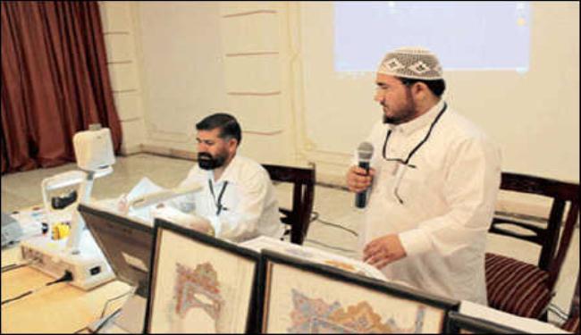مئات الموظفين بمجمع الملك فهد يحتجون على فصلهم عن الشغل