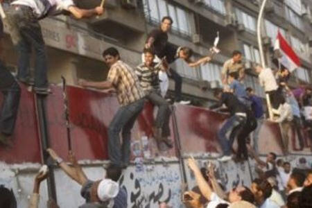 انتقال لوازم سفارت اسرائیل از قاهره