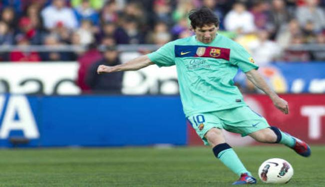 ميسي يحطم رقم رونالدو ويصبح أفضل هدافي برشلونة 