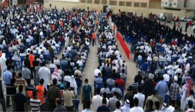 البحرينيون يحتجون على استخدام النظام للغازات السامة