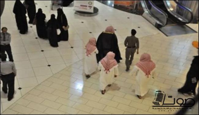 الشباب السعودي يرفض وصاية السلطة وفئات دينية
