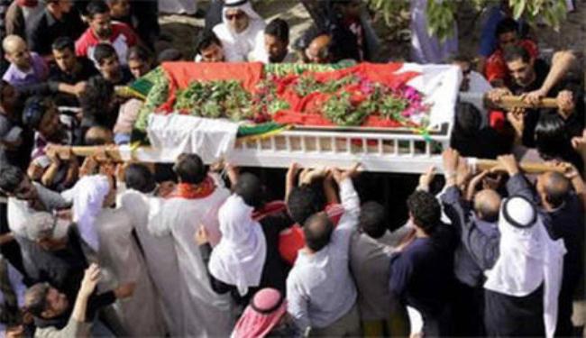 البحرينيون يشيعون الشهيدة خديجة عباس