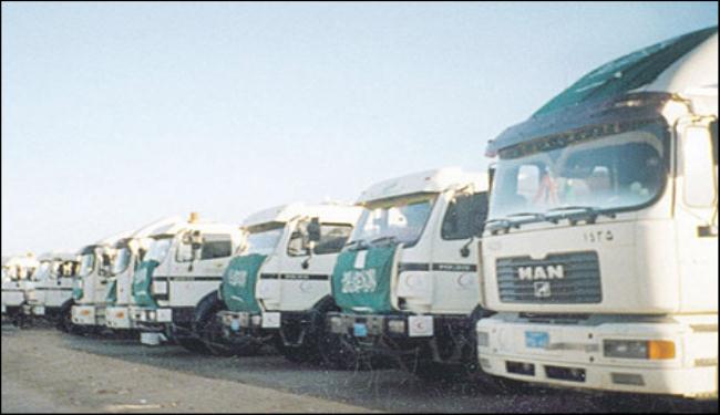 طابور ناقلات لـ 30 كلم على حدود الامارات - السعودية