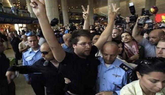  ناشطون مؤيدون للفلسطينيين بمطار بن غوريون رغم اجراءات الاحتلال 