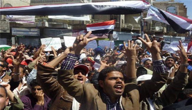 اليمنيون يتظاهرون للمطالبة بمحاكمة صالح وعائلته
