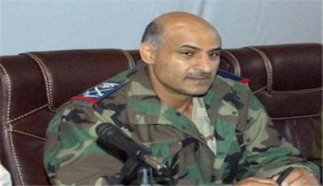 محمد الاحمر يستقيل من قيادة القوات الجوية اليمنية