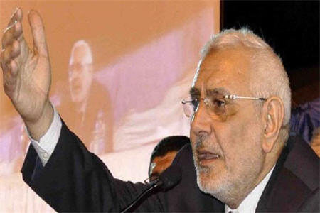نامزد اسلامگراي مصر آماج ضربات رقبا