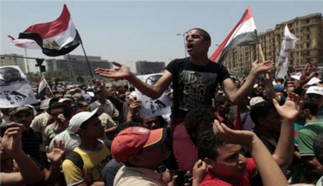 المصريون يتظاهرون بميدان التحرير في جمعة عزل شفيق