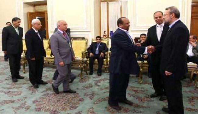 لاريجاني يدعو لتحسين العلاقات بين ايران ومصر