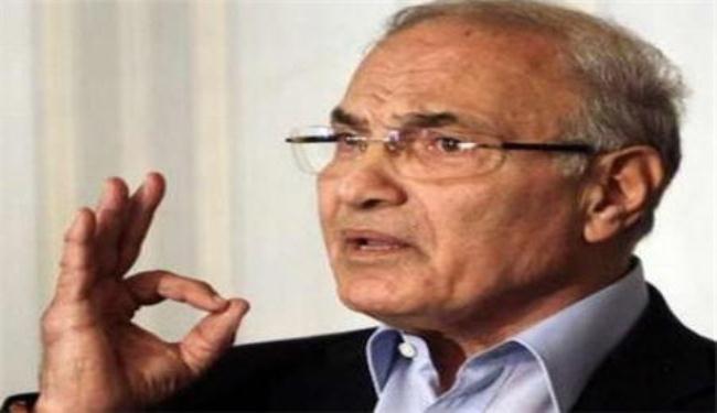 شفيق يصف مطالب المتظاهرين بإعادة محاكمة مبارك بالـ