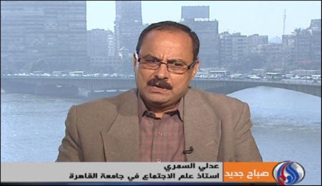 أستاذ جامعي يحذر من تداعيات الحكم المخفف على مبارك